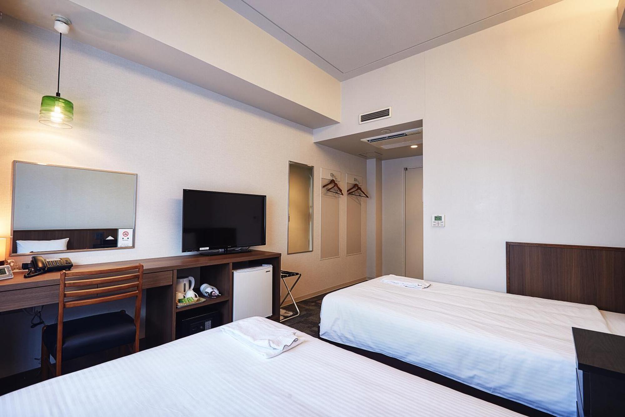 RJ Hotel Naha Bagian luar foto